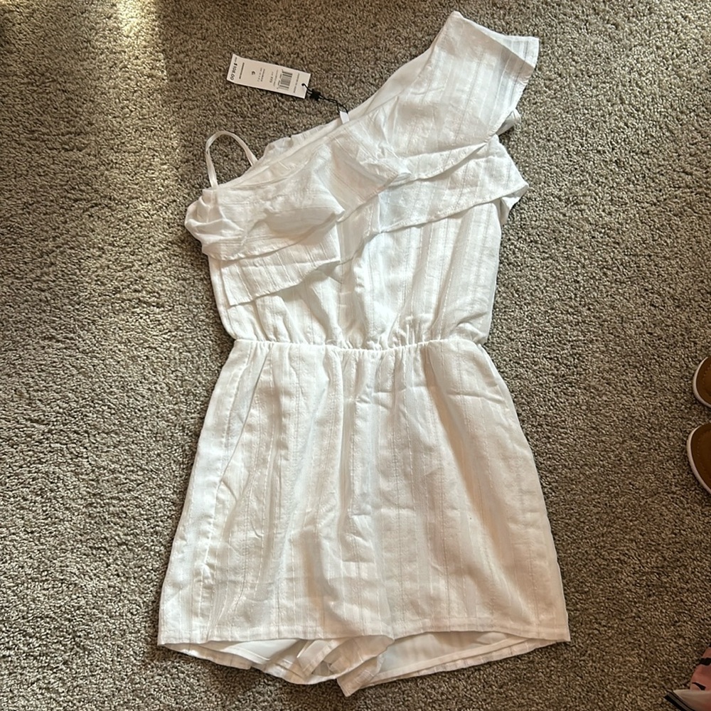 BCBGeneration XXS white one shoulder romper XXS NWT